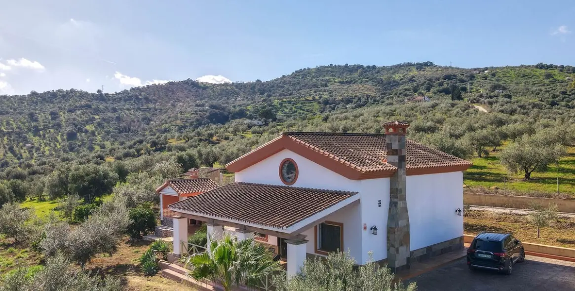 Продажа  отдельно стоящей виллы в Guaro 50