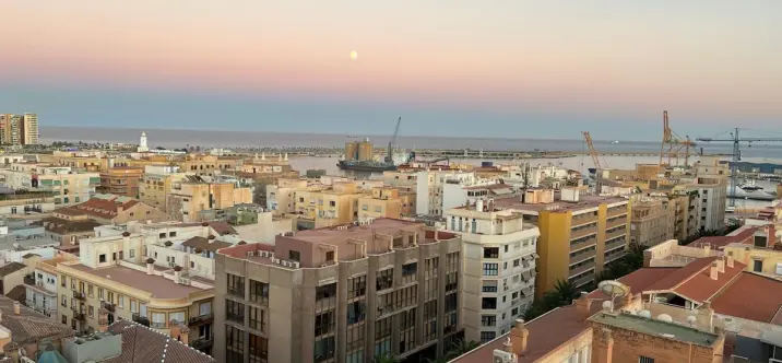 Sale of middle floor apartment in Málaga Centro 0
