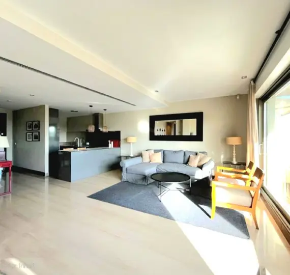 Sale of middle floor apartment in Benahavís