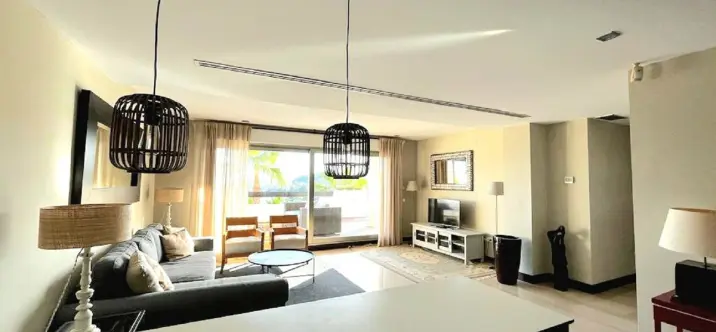 Sale of middle floor apartment in Benahavís 4