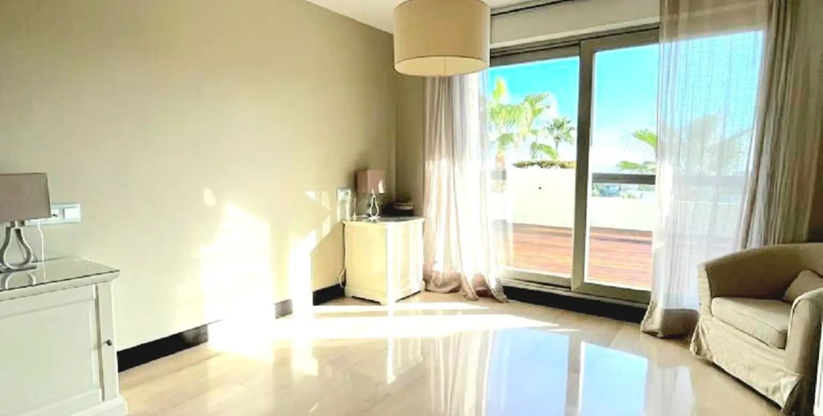 Sale of middle floor apartment in Benahavís 11