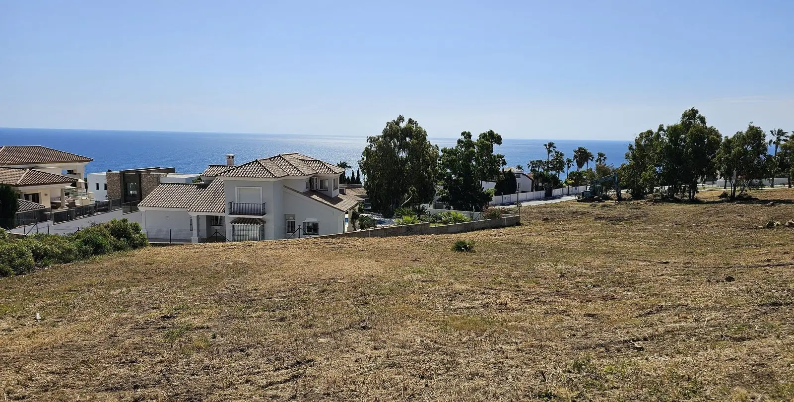Sale of residential plot in Punta Chullera 2