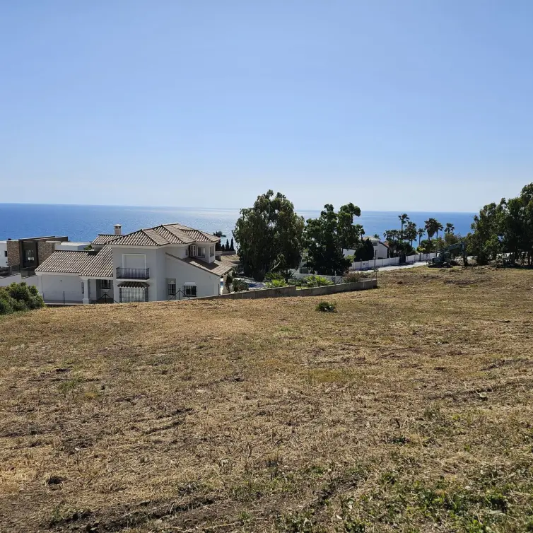 Sale of residential plot in Punta Chullera