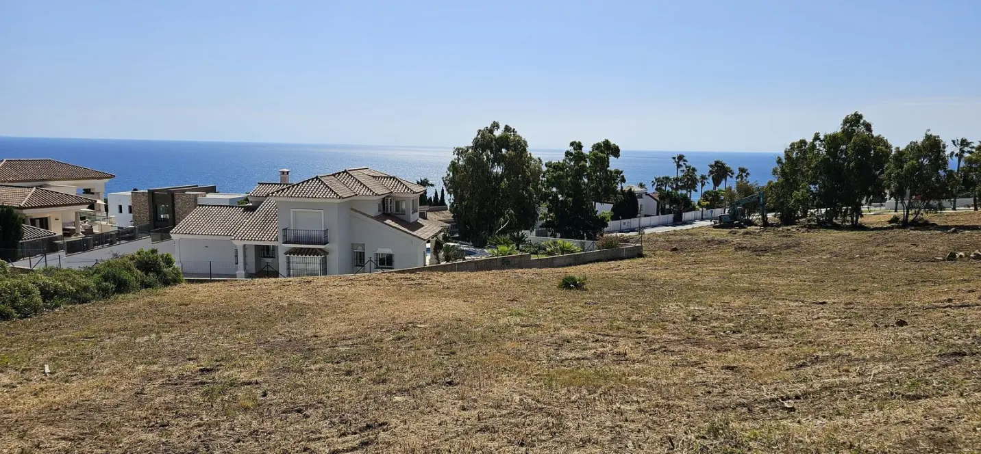 Sale of residential plot in Punta Chullera 1