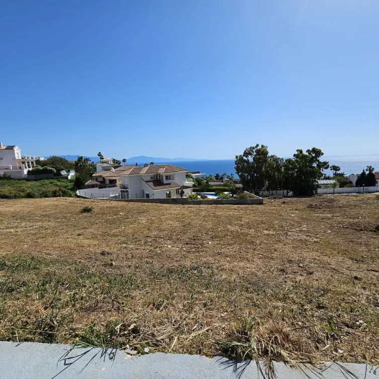 Sale of residential plot in Punta Chullera