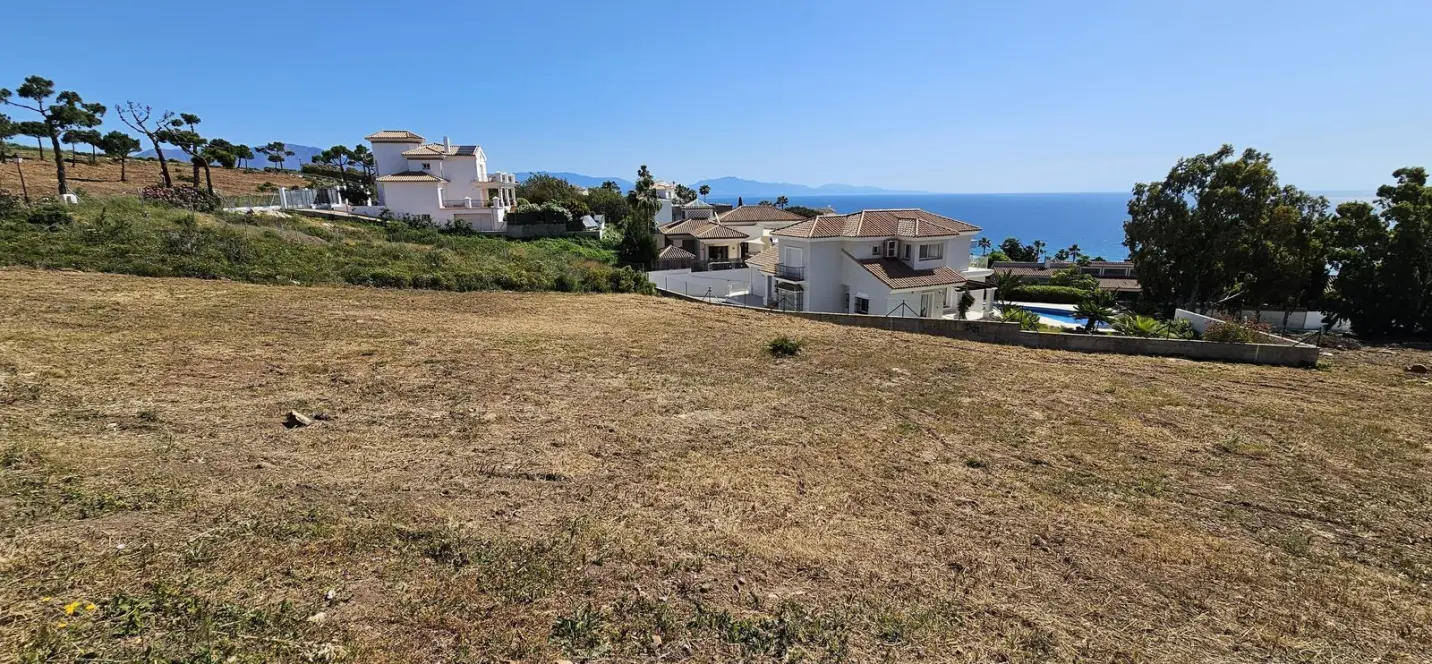 Sale of residential plot in Punta Chullera 3