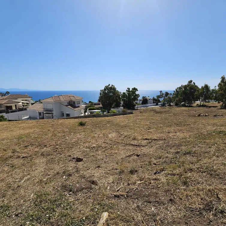 Sale of residential plot in Punta Chullera