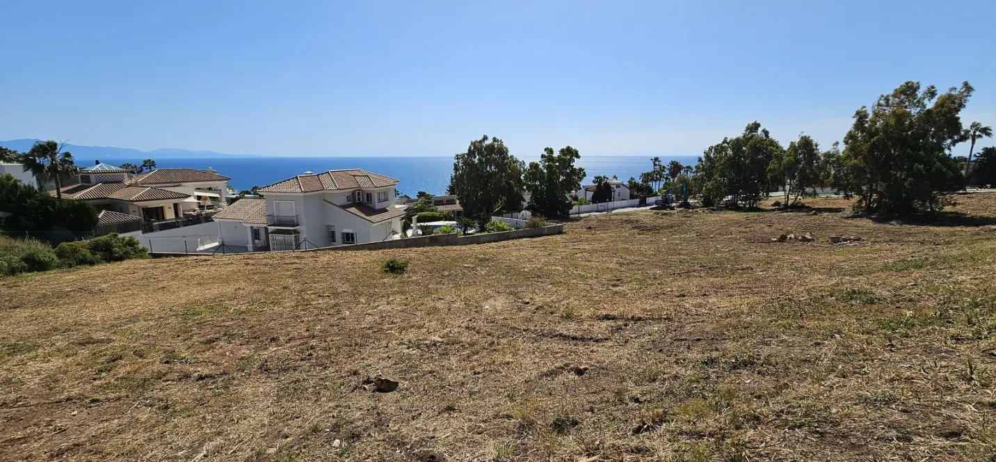 Sale of residential plot in Punta Chullera 4
