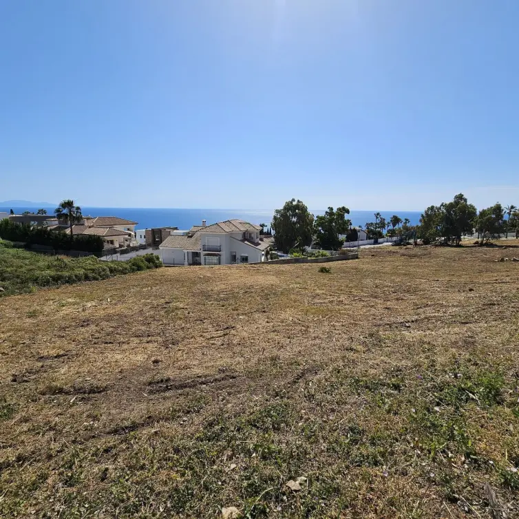 Sale of residential plot in Punta Chullera
