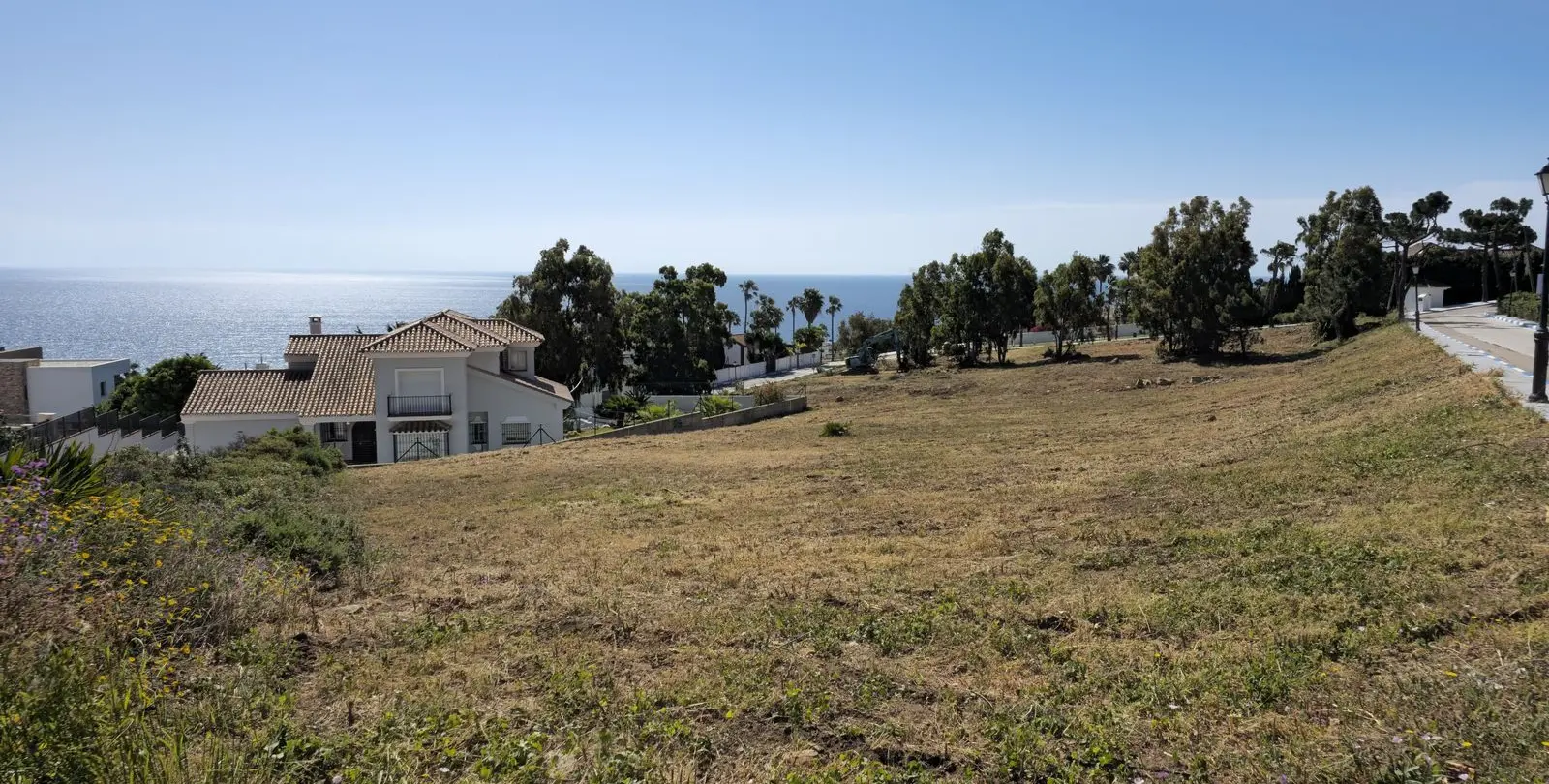 Sale of residential plot in Punta Chullera 13