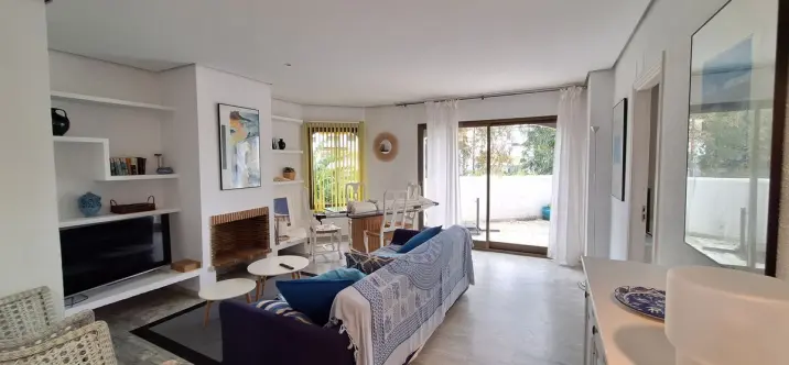 Sale of middle floor apartment in Elviria 2