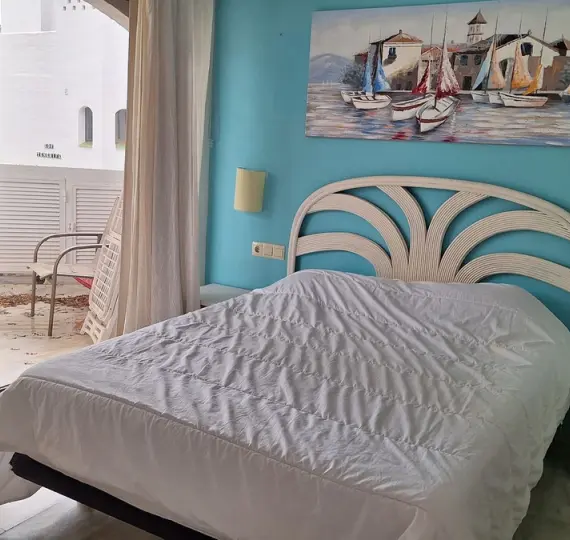 Sale of middle floor apartment in Elviria