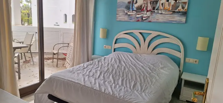 Sale of middle floor apartment in Elviria 3