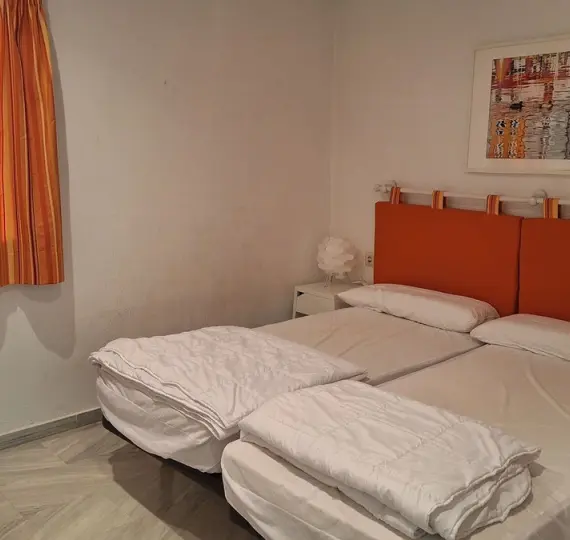 Sale of middle floor apartment in Elviria