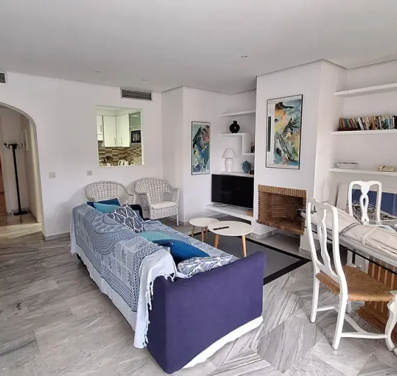 Sale of middle floor apartment in Elviria