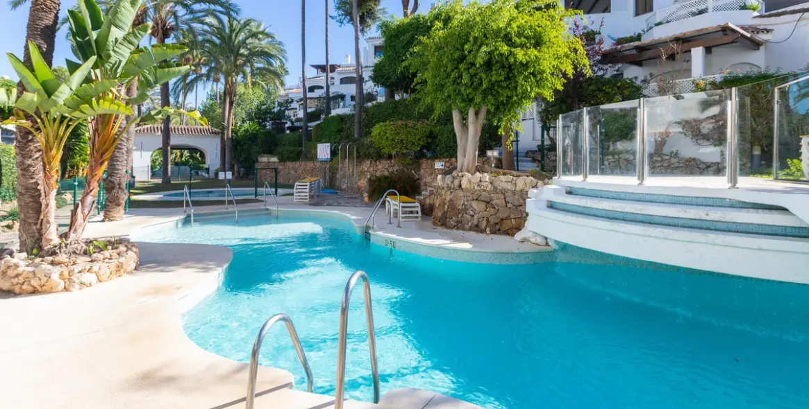 Продажа апартаментов на среднем этаже в Elviria 9