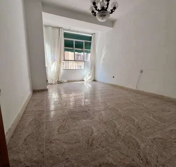 Sale of middle floor apartment in Málaga Centro