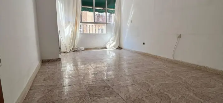 Sale of middle floor apartment in Málaga Centro 0