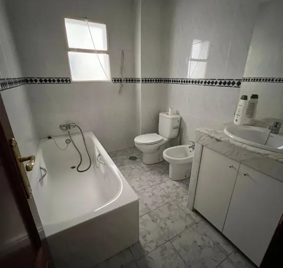 Sale of middle floor apartment in Málaga Centro