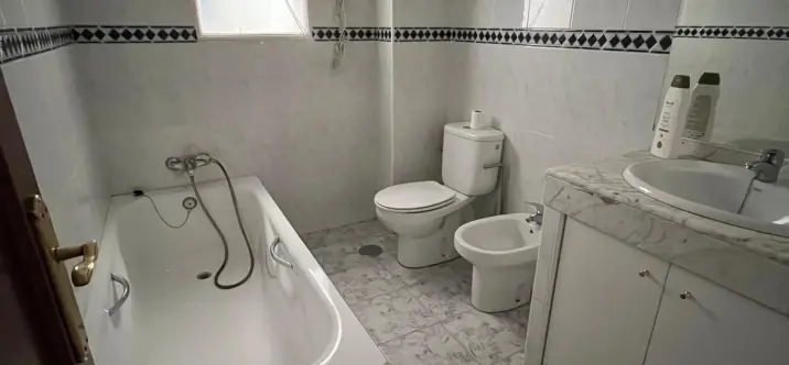 Sale of middle floor apartment in Málaga Centro 4