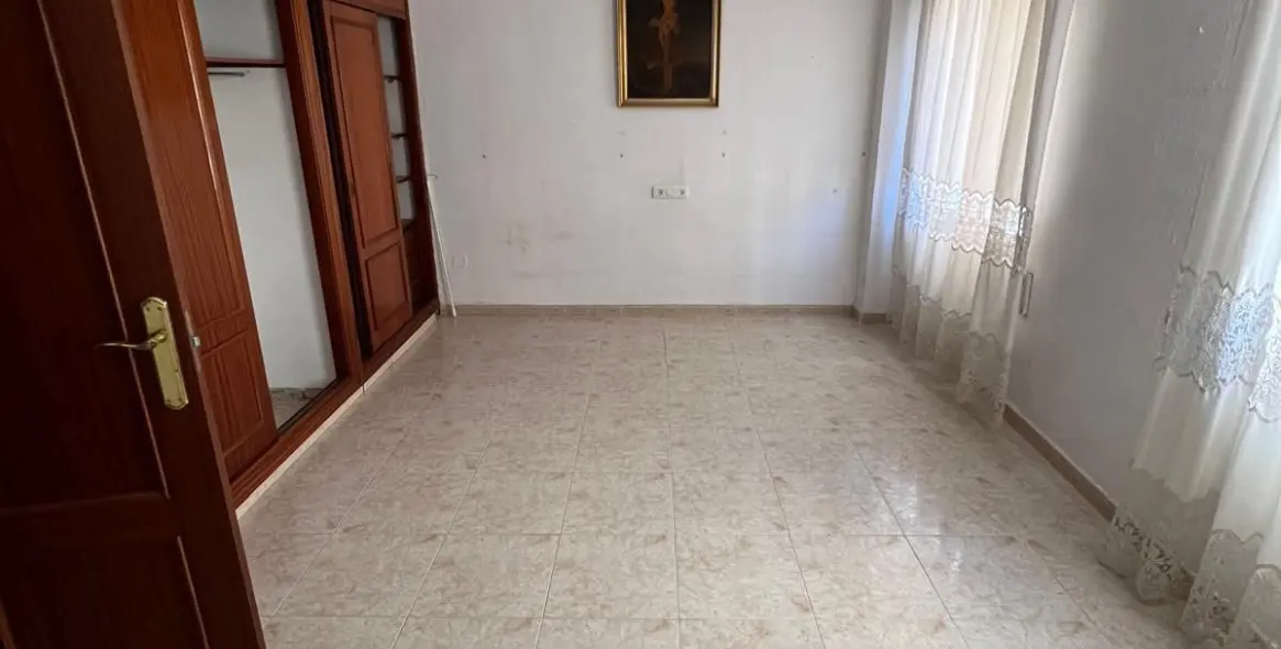 Sale of middle floor apartment in Málaga Centro 6