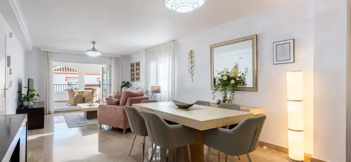 Sale of middle floor apartment in Benahavís 1