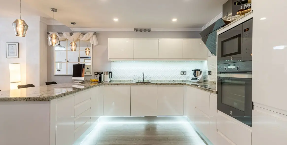 Venta de apartamento en planta media en Benahavís 3