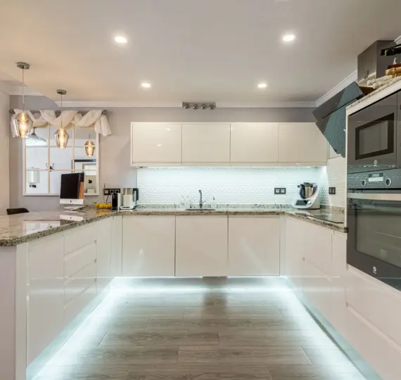 Sale of middle floor apartment in Benahavís