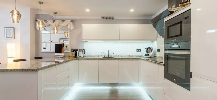 Sale of middle floor apartment in Benahavís 2