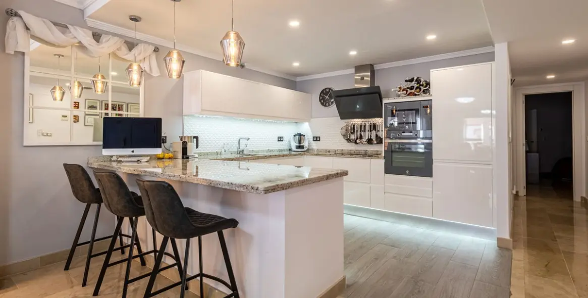 Venta de apartamento en planta media en Benahavís 4