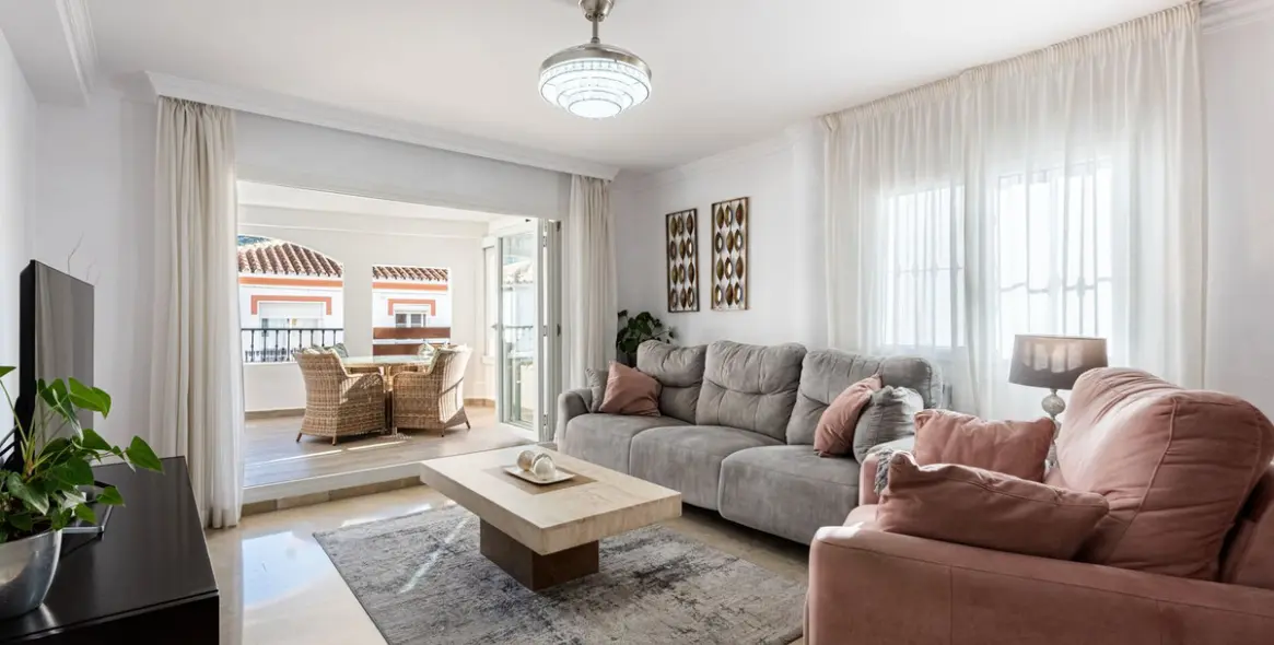 Venta de apartamento en planta media en Benahavís 6