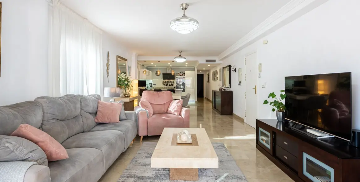 Venta de apartamento en planta media en Benahavís 7