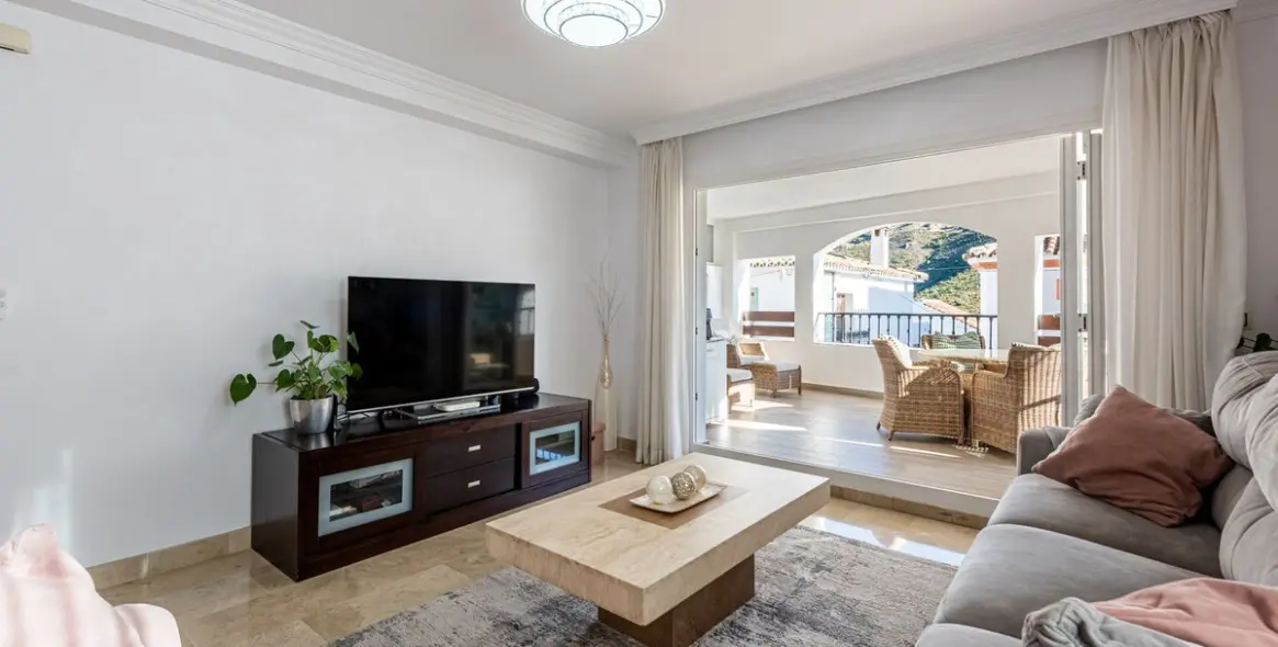 Venta de apartamento en planta media en Benahavís 8