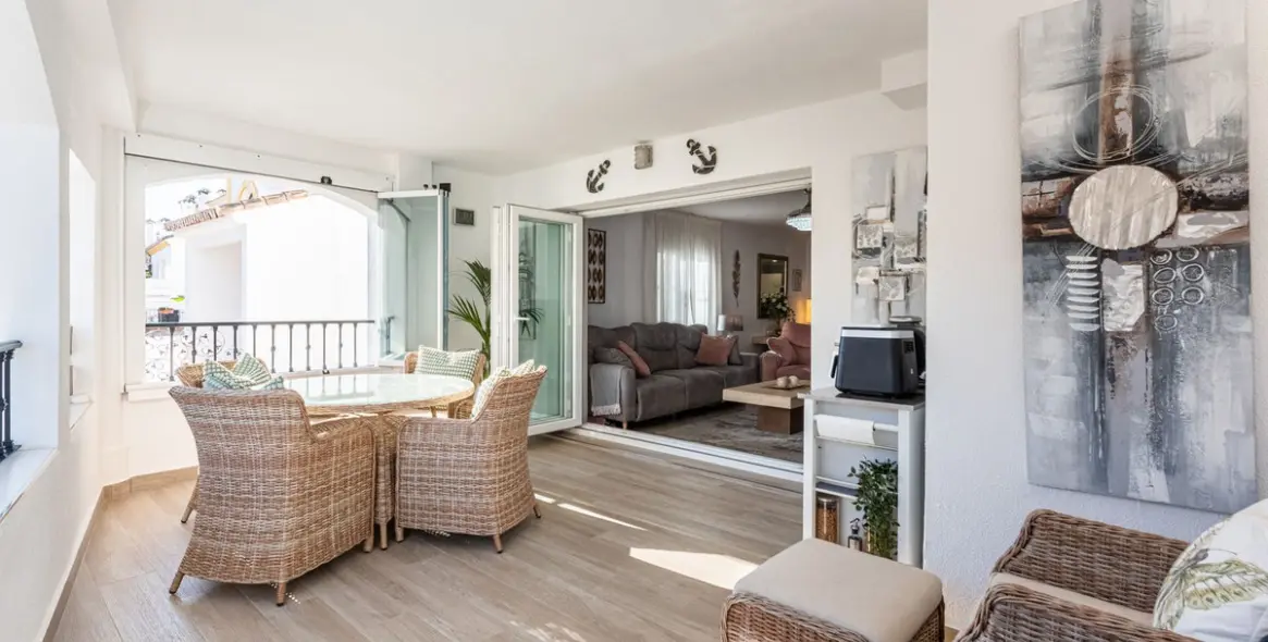 Venta de apartamento en planta media en Benahavís 9