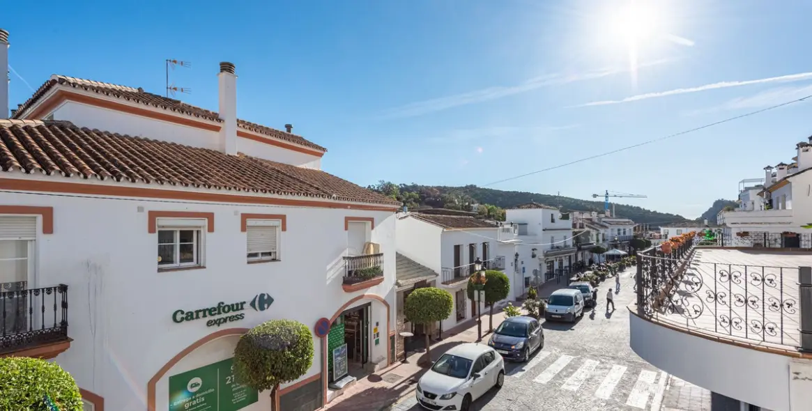 Venta de apartamento en planta media en Benahavís 10