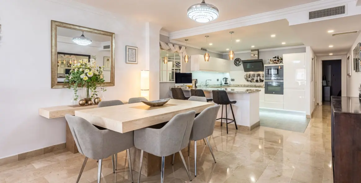 Venta de apartamento en planta media en Benahavís 11