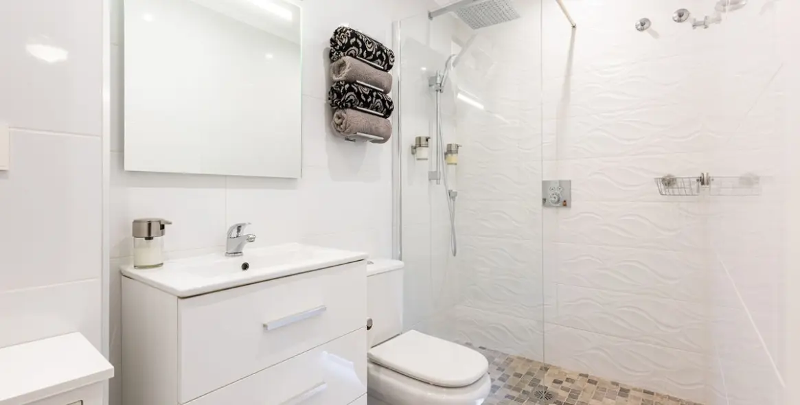 Venta de apartamento en planta media en Benahavís 15