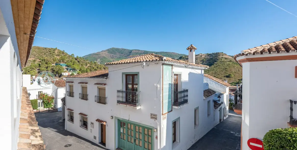 Venta de apartamento en planta media en Benahavís 17