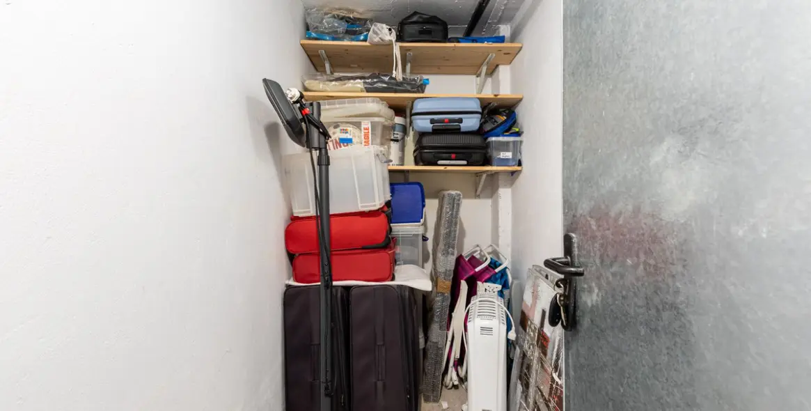 Sale of middle floor apartment in Benahavís 23