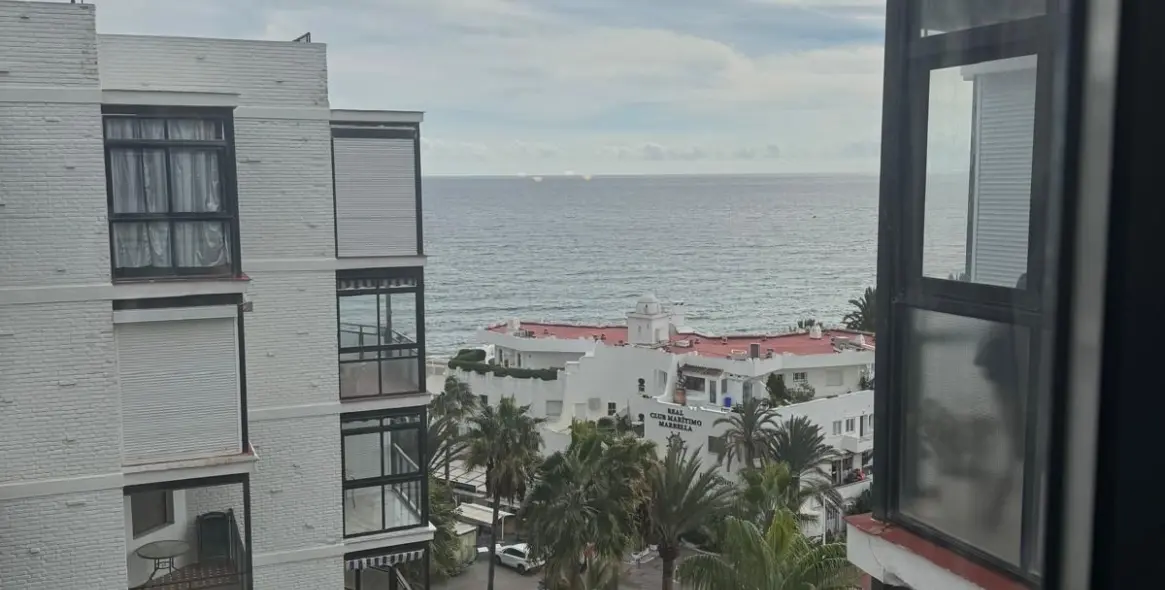 Sale of middle floor apartment in Marbella 1