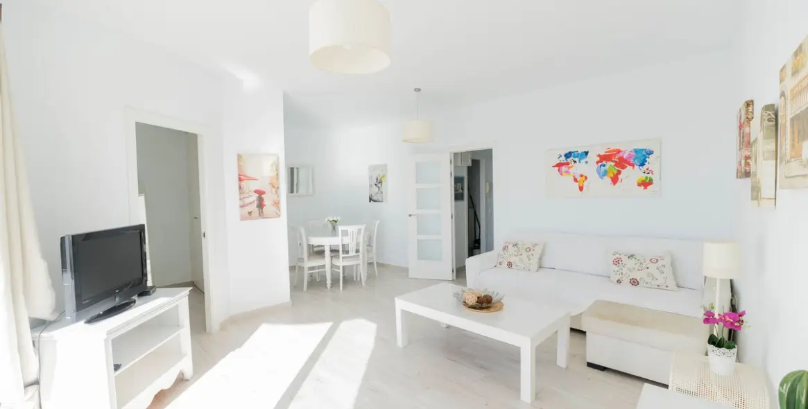 Sale of middle floor apartment in Calahonda 5