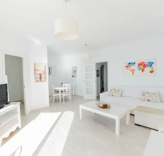 Продажа апартаментов на среднем этаже в Calahonda