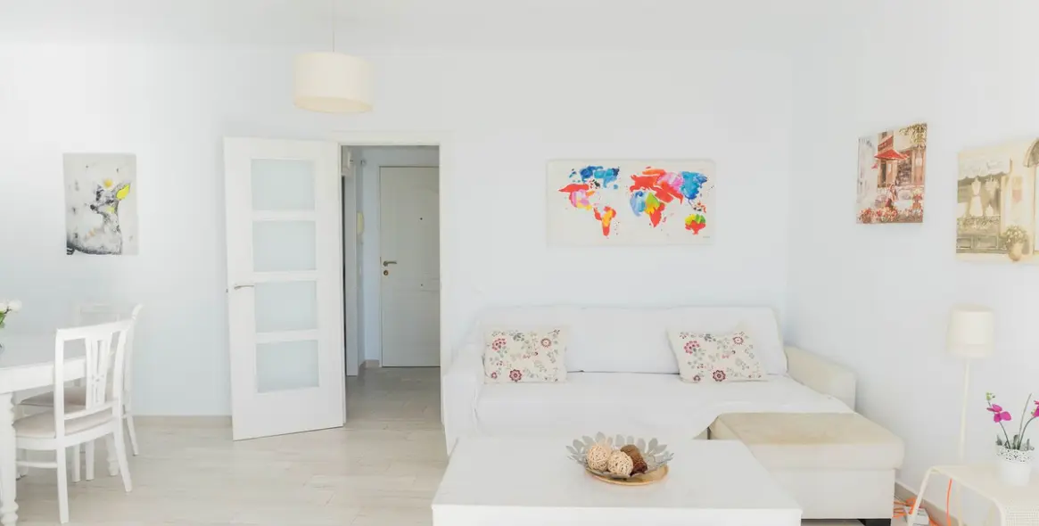 Sale of middle floor apartment in Calahonda 6