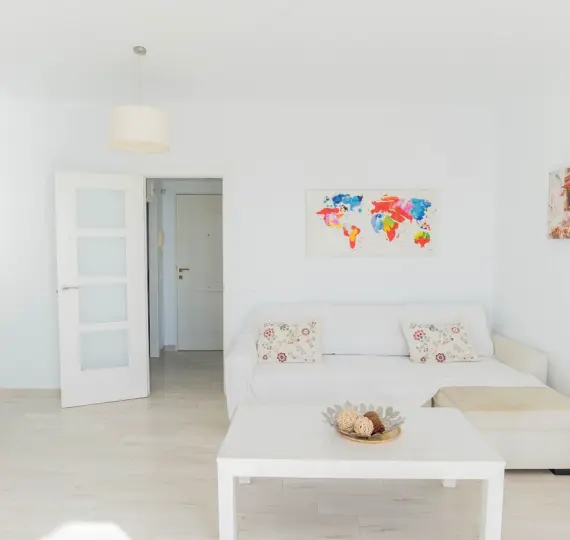 Продажа апартаментов на среднем этаже в Calahonda