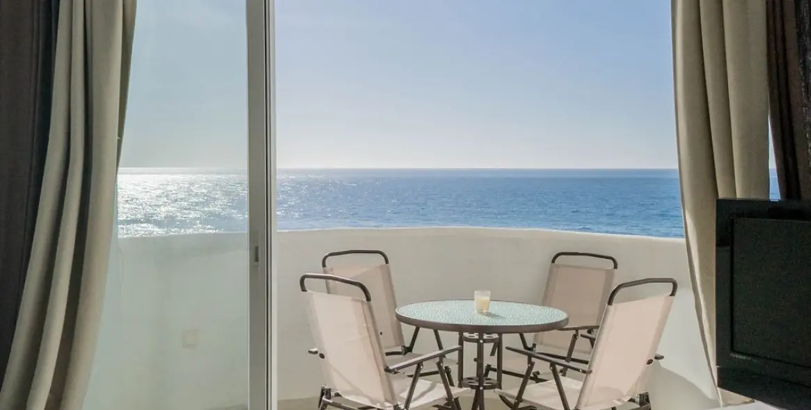 Sale of middle floor apartment in Calahonda 8