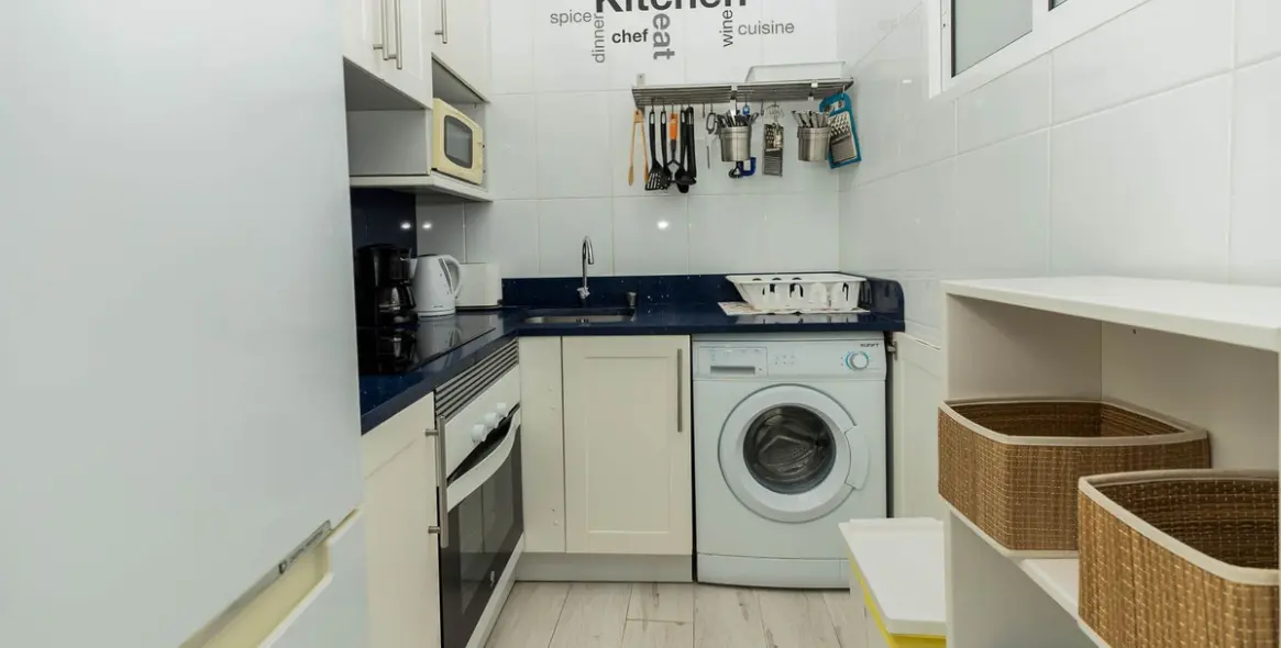 Sale of middle floor apartment in Calahonda 12