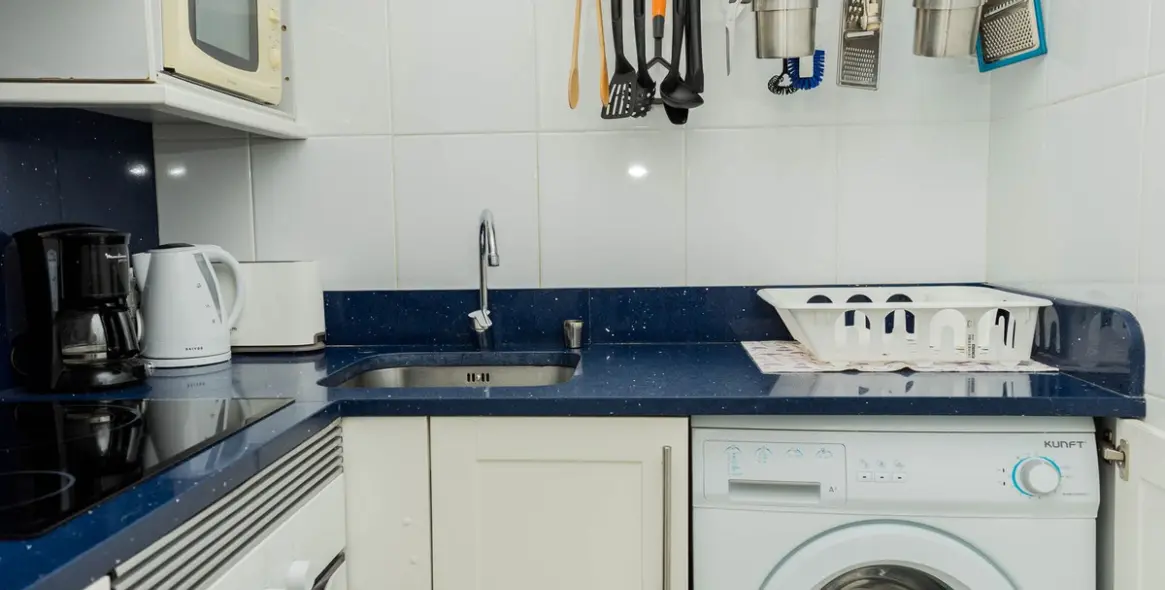 Sale of middle floor apartment in Calahonda 13