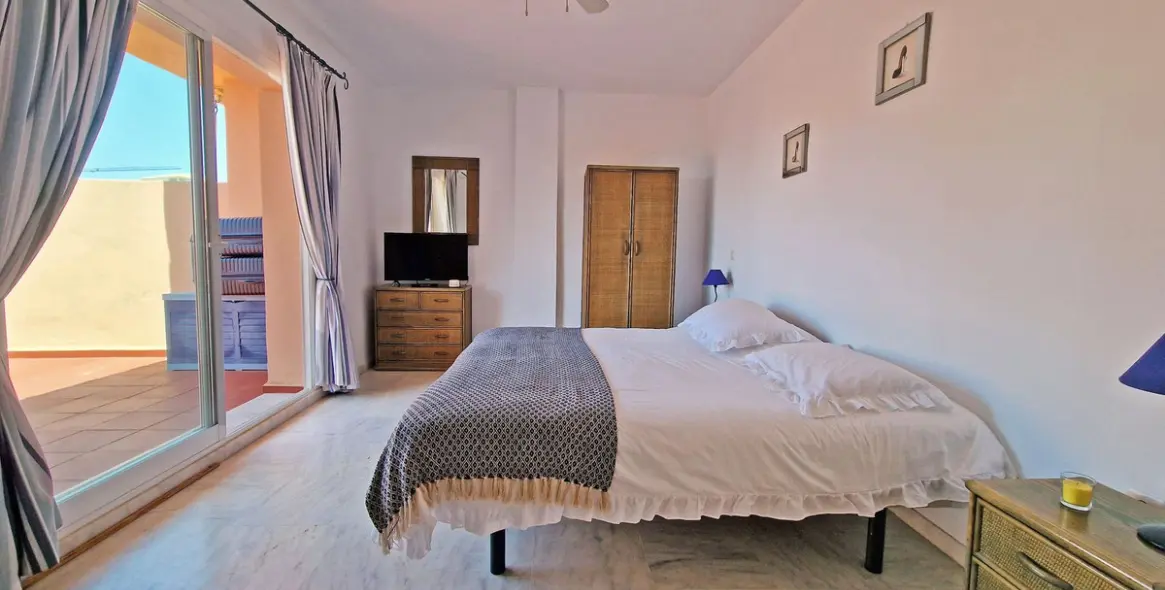 Sale of penthouse in Riviera del Sol 33