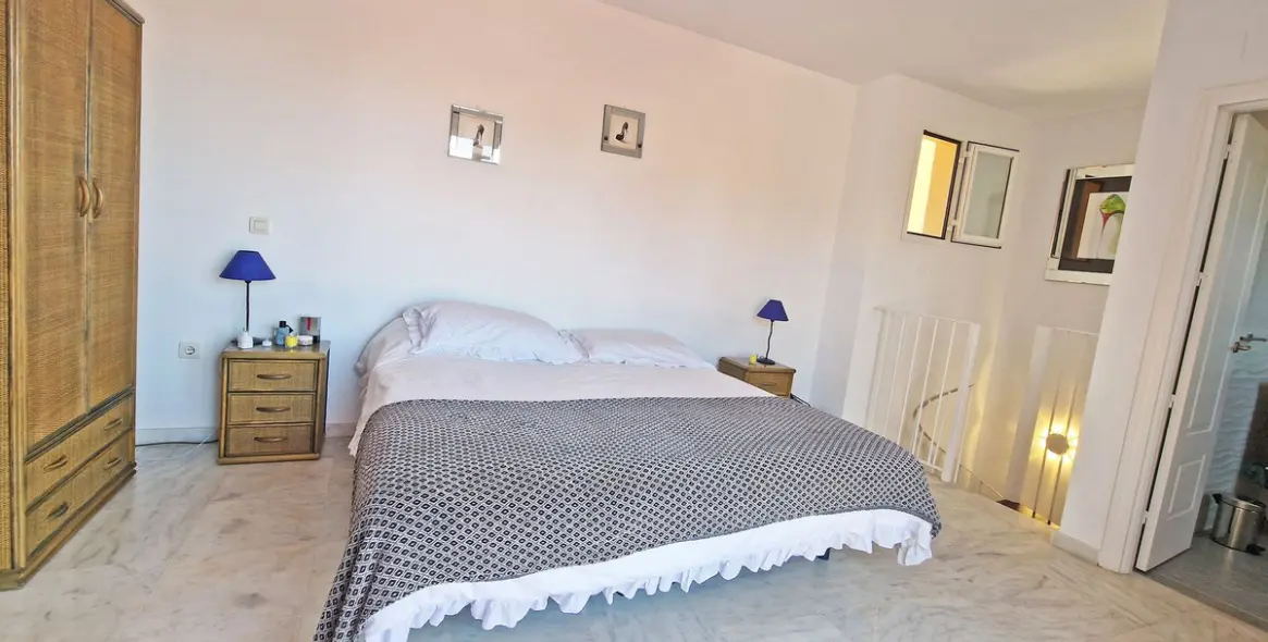 Sale of penthouse in Riviera del Sol 34