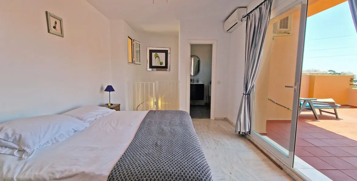 Sale of penthouse in Riviera del Sol 36